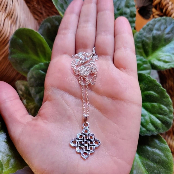 New Silver Celtic Knot Necklace - Picture 6 of 16